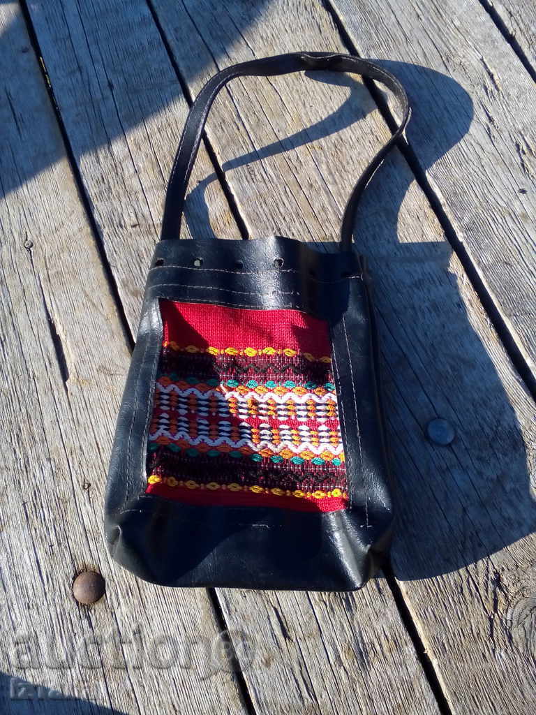 Delivery of An old ethnic bag Delivery of An old ethnic bag