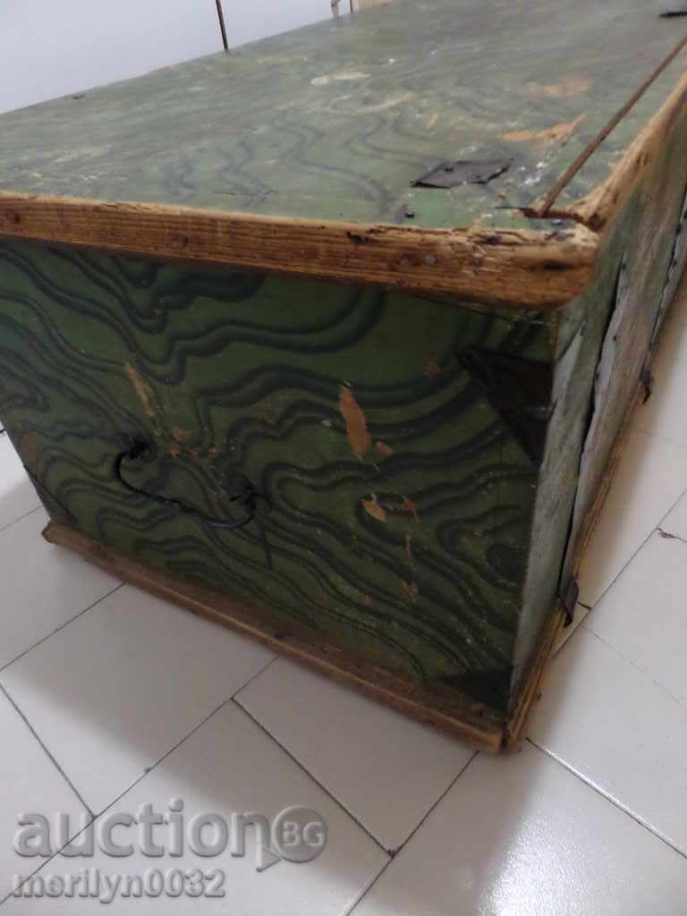 Auction An old chest for a bridal chaise, a chest of drawers, a casket Auction An old chest for a bridal chaise, a chest of drawers, a casket