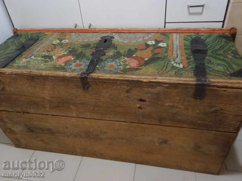 An old chest for a bridal chaise, a chest of drawers, a casket - 6 An old chest for a bridal chaise, a chest of drawers, a casket - 6