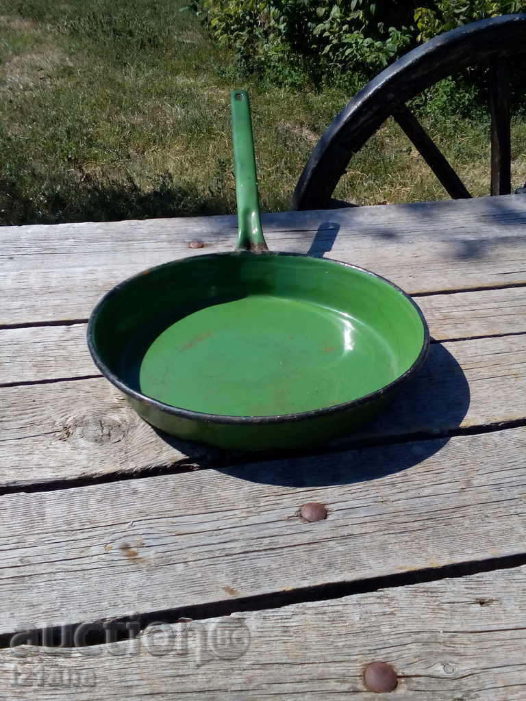 Enamelled pan with price 20.00 BGN | € 10.23 Enamelled pan with price 20.00 BGN | € 10.23