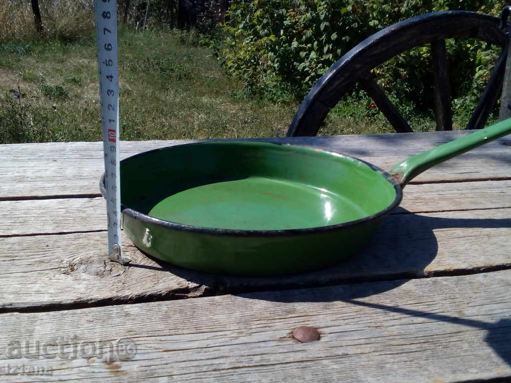 Auction Enamelled pan Auction Enamelled pan