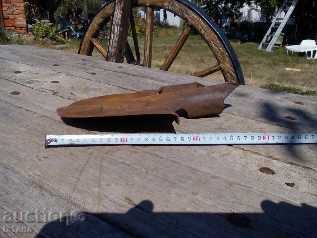 Auction An ancient shovel, whiter, turquoise Auction An ancient shovel, whiter, turquoise