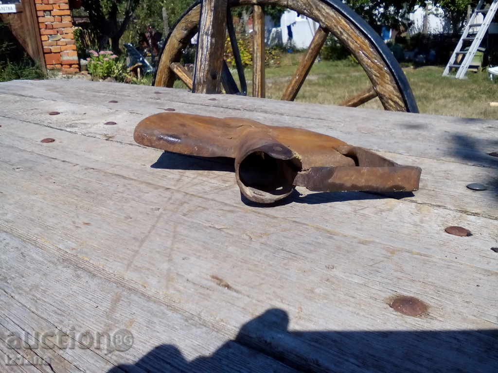 Delivery of An ancient shovel, whiter, turquoise Delivery of An ancient shovel, whiter, turquoise