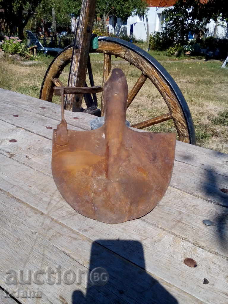 An ancient shovel, whiter, turquoise - 5 An ancient shovel, whiter, turquoise - 5