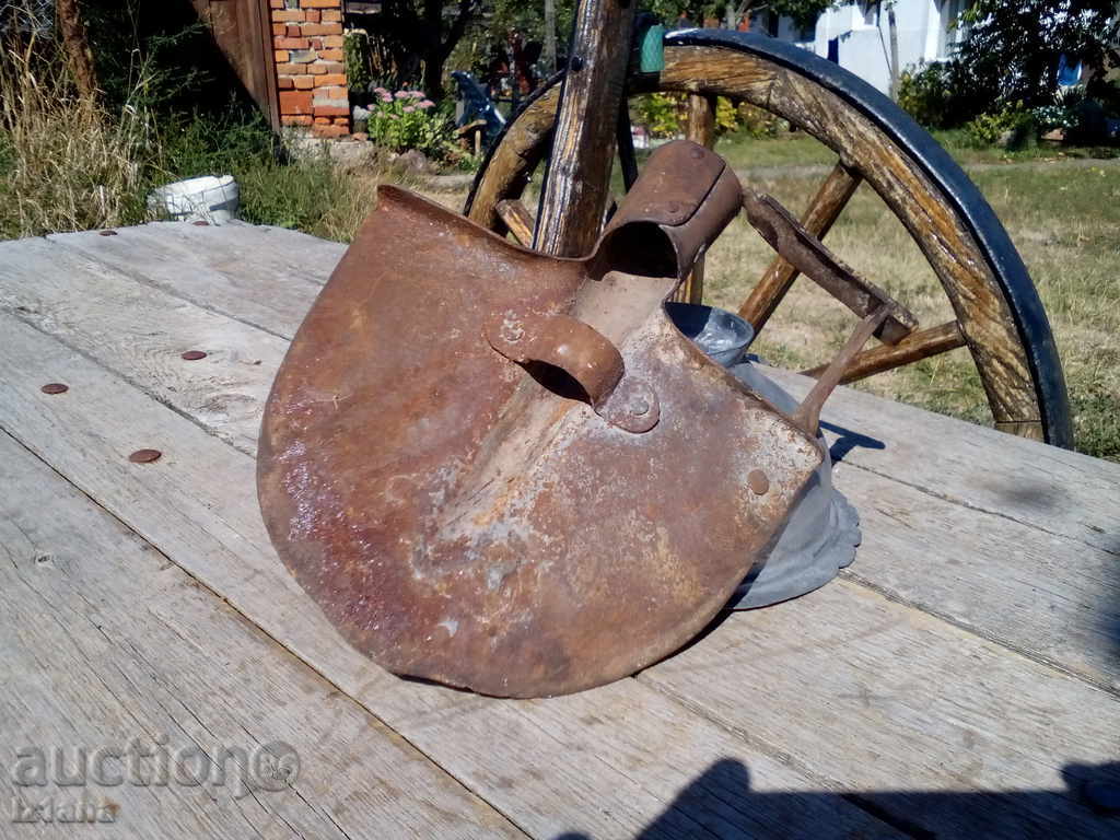 An ancient shovel, whiter, turquoise - 7 An ancient shovel, whiter, turquoise - 7