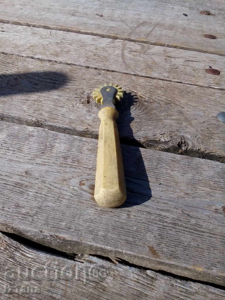 Beekeeping tool with price 5.00 BGN | € 2.56 Beekeeping tool with price 5.00 BGN | € 2.56