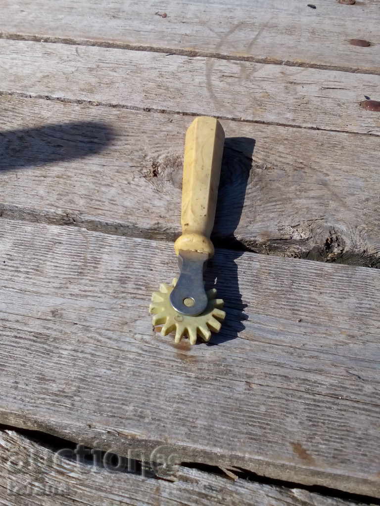 Delivery of Beekeeping tool Delivery of Beekeeping tool