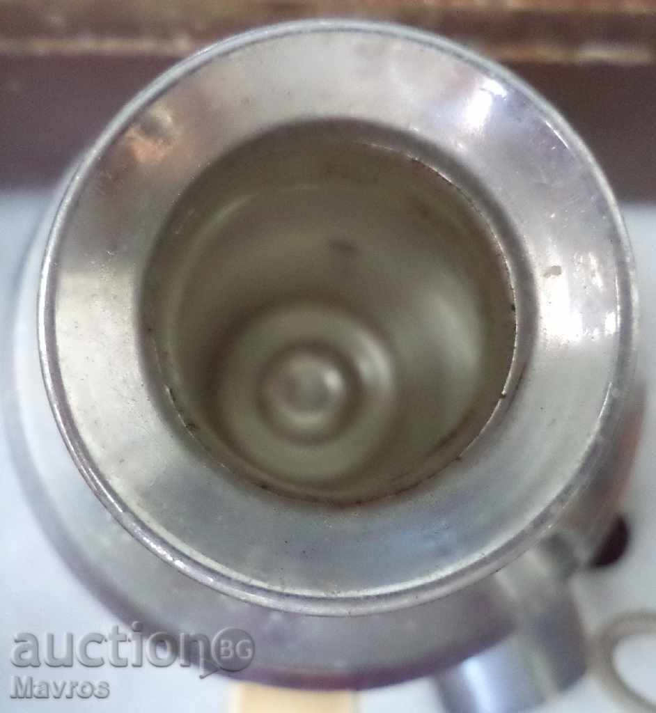 Delivery of Chinese thermos - social relic Delivery of Chinese thermos - social relic