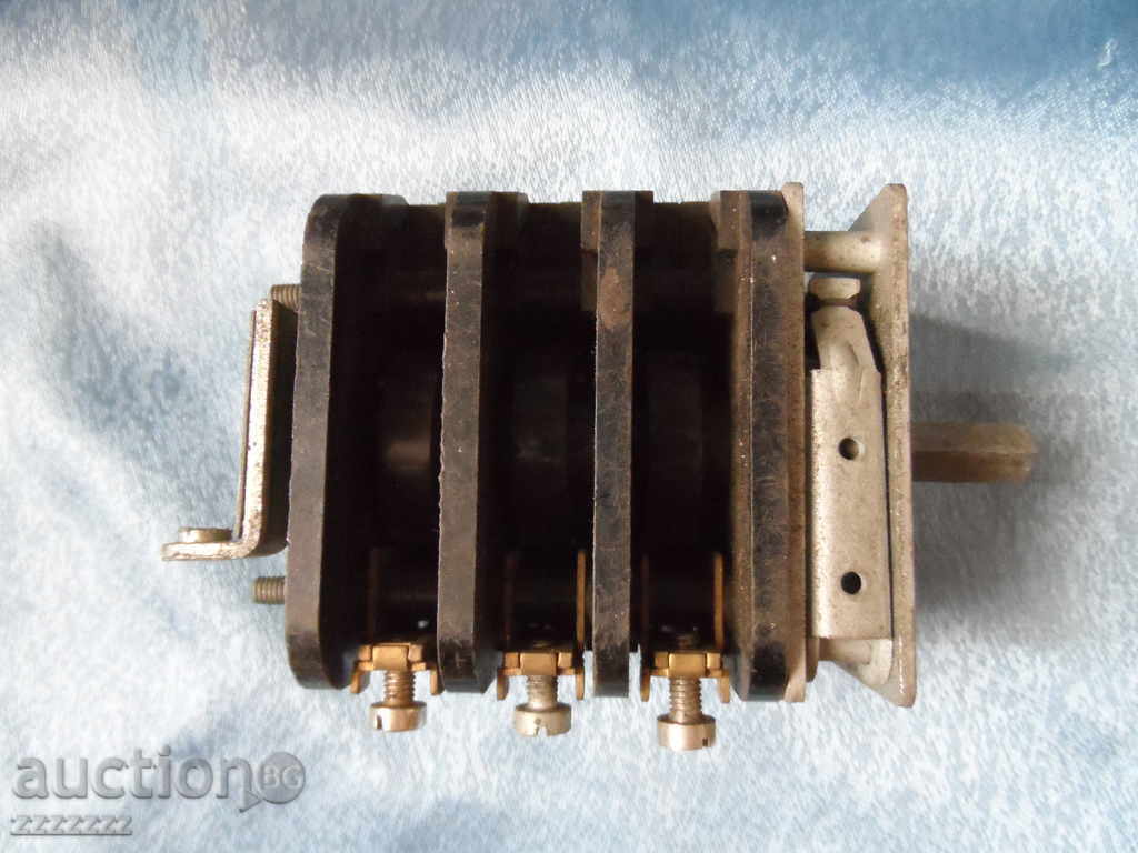 old switch with price 10.00 BGN | € 5.11 old switch with price 10.00 BGN | € 5.11