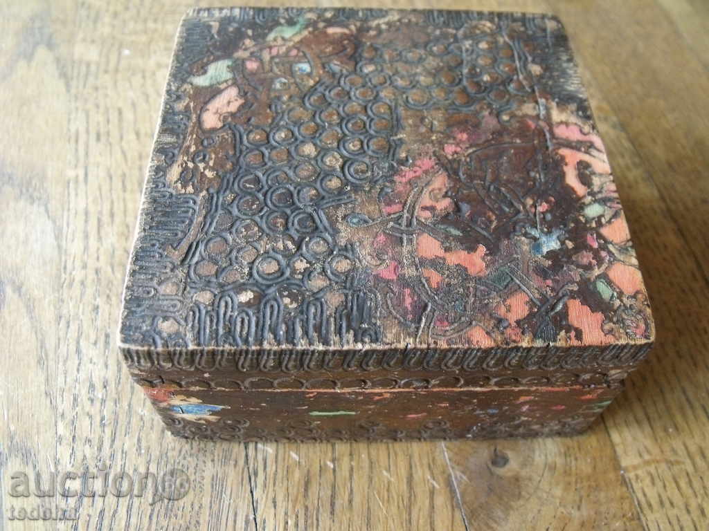 Auction WOODEN BOX Auction WOODEN BOX