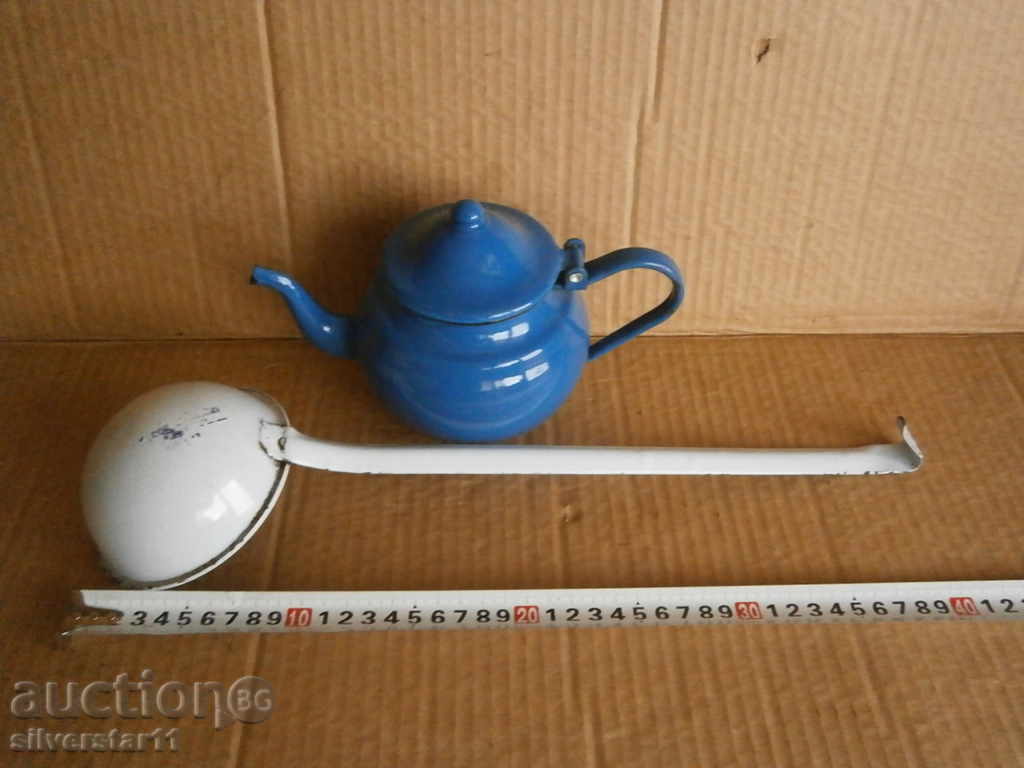 Delivery of An old enameled ladle and teapot lot set Delivery of An old enameled ladle and teapot lot set