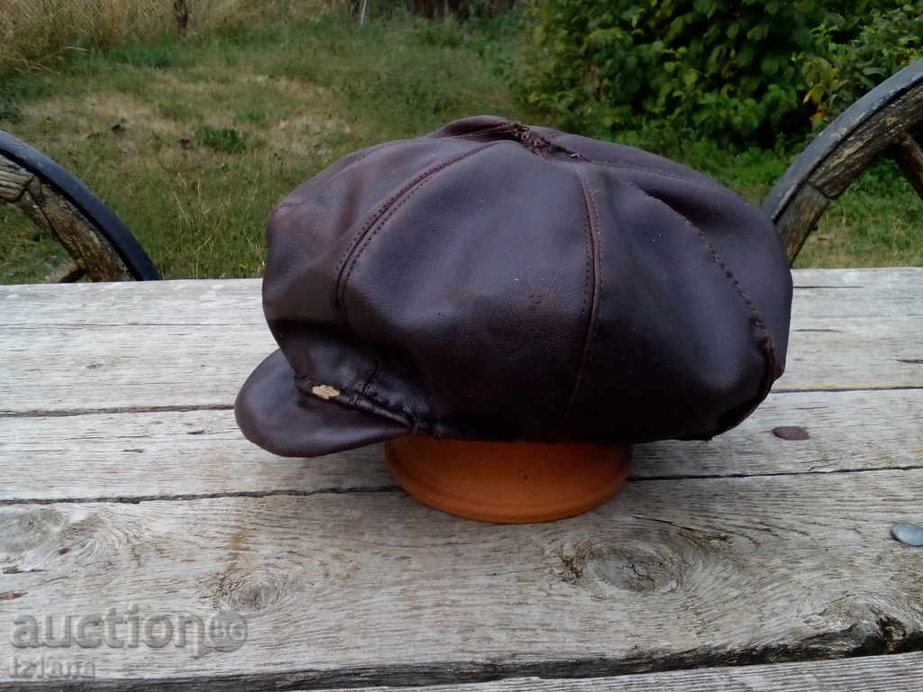 Delivery of Leather casket Delivery of Leather casket