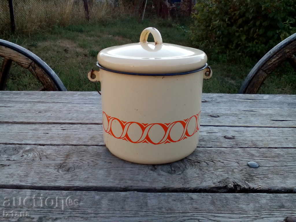 Enamelled kettle with price 16.00 BGN | € 8.18 Enamelled kettle with price 16.00 BGN | € 8.18