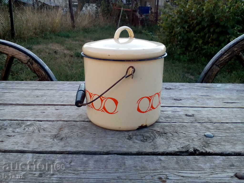 Auction Enamelled kettle Auction Enamelled kettle