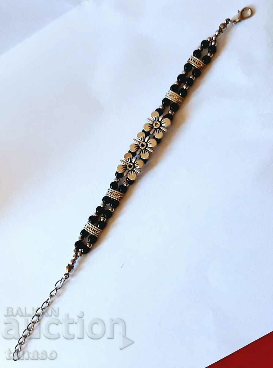 Livrarea Bratara tibetana din argint si margele