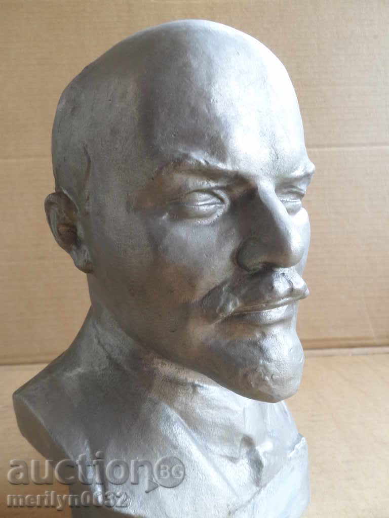 Delivery of Aluminum bust of Lenin, figure, plastic, statuette Delivery of Aluminum bust of Lenin, figure, plastic, statuette