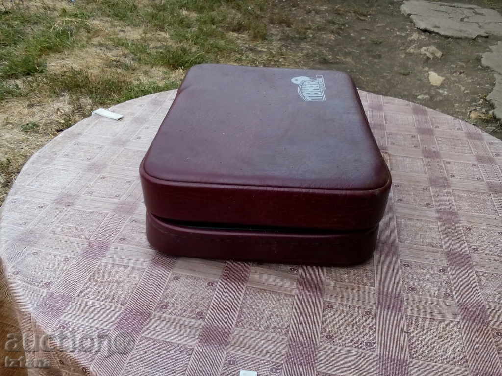 Кожено куфарче,чанта с цена 25.00 лв. | € 12.78 Кожено куфарче,чанта с цена 25.00 лв. | € 12.78