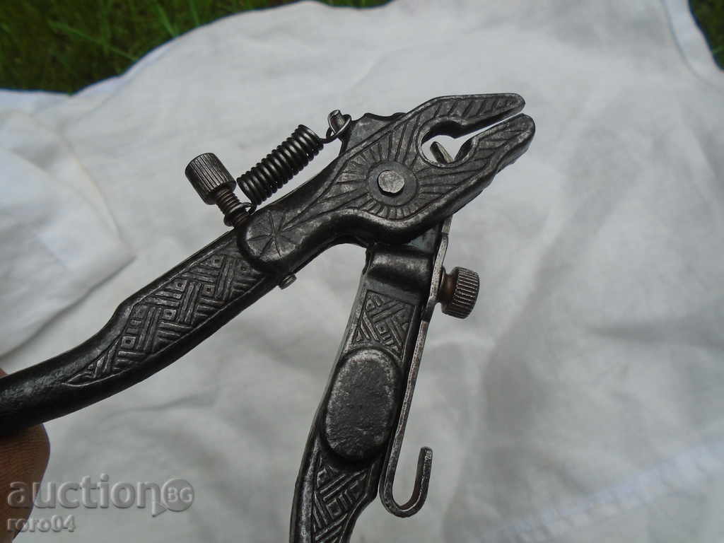 UNIQUE OLD CHAPRAZ PLIERS with price € 31.99 | 62.57 BGN