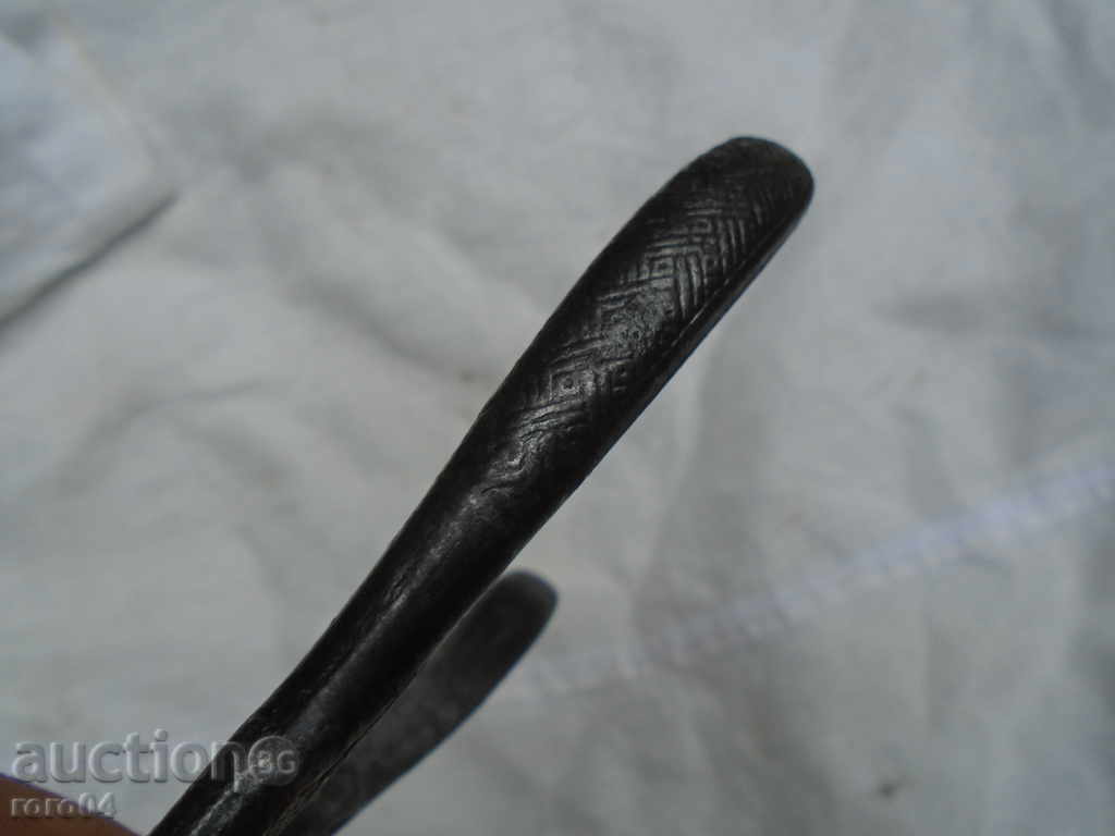 Delivery of UNIQUE OLD CHAPRAZ PLIERS Delivery of UNIQUE OLD CHAPRAZ PLIERS