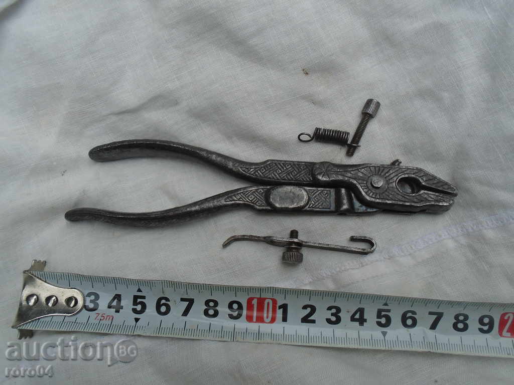 UNIQUE OLD CHAPRAZ PLIERS - 5 UNIQUE OLD CHAPRAZ PLIERS - 5
