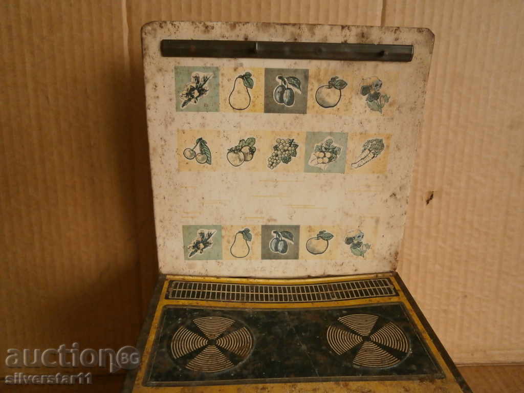 Auction an old sheet metal toy lot Auction an old sheet metal toy lot