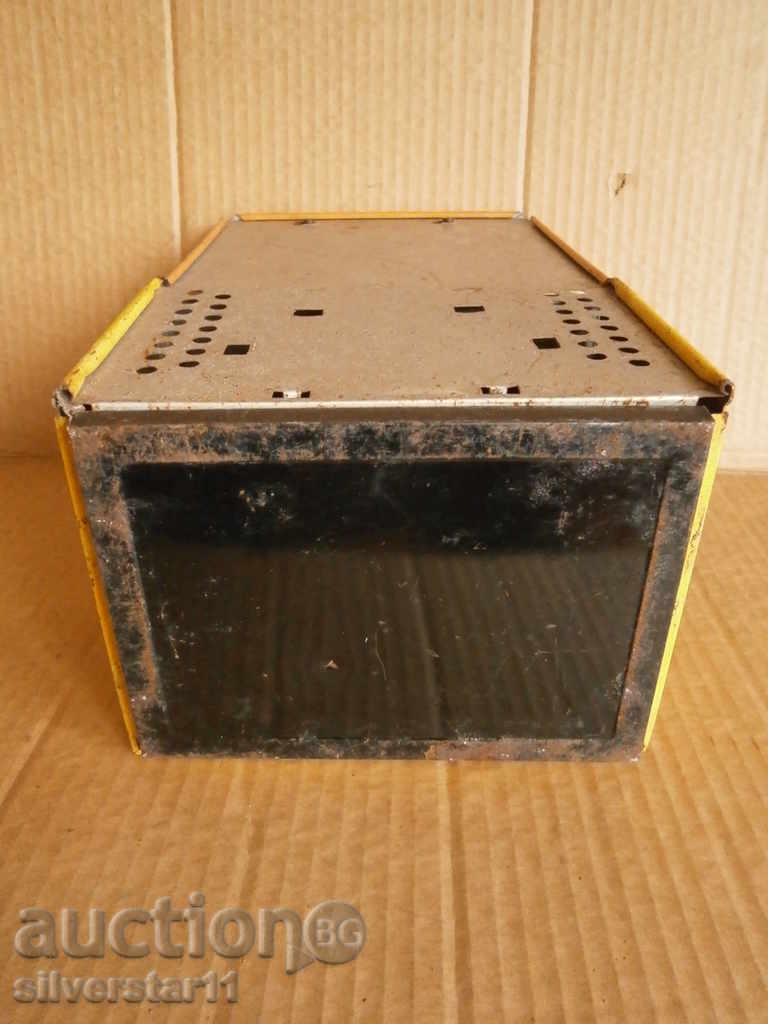 an old sheet metal toy lot - 5 an old sheet metal toy lot - 5