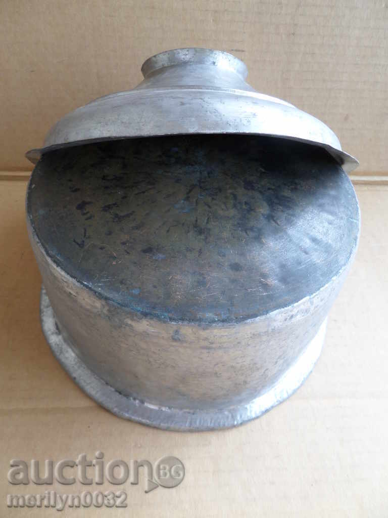 Παράδοση Παλιό τηγάνι κασσίτερο, χαλκό κατσαρόλα χαλκού με καπάκι Παράδοση Παλιό τηγάνι κασσίτερο, χαλκό κατσαρόλα χαλκού με καπάκι