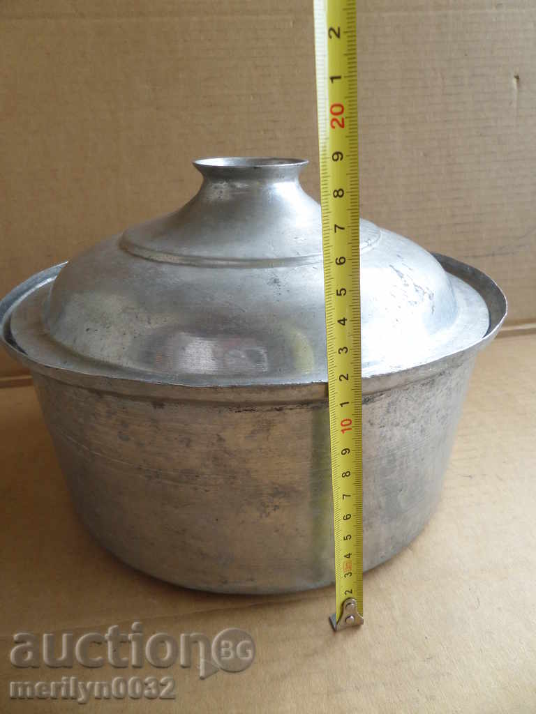 An old tinned pot, a baker's copper pot with lid - 5 An old tinned pot, a baker's copper pot with lid - 5