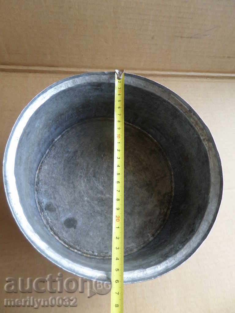 An old tinned pot, a baker's copper pot with lid - 6 An old tinned pot, a baker's copper pot with lid - 6