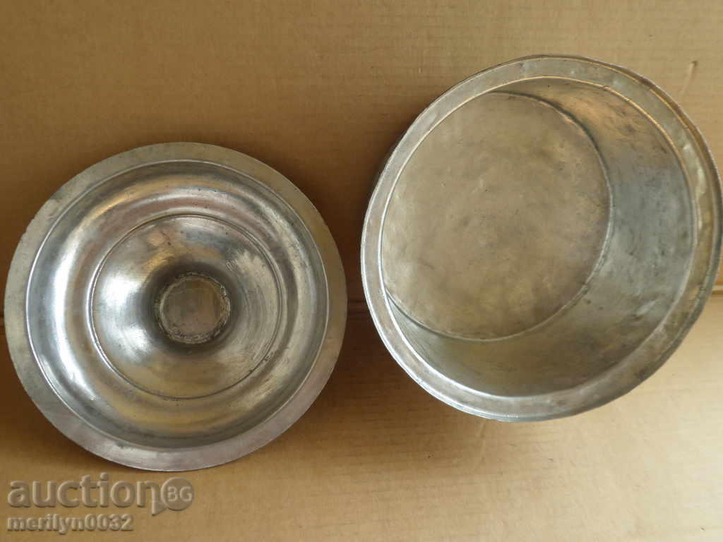 An old tinned pot, a baker's copper pot with lid with price 106.00 BGN | € 54.20 An old tinned pot, a baker's copper pot with lid with price 106.00 BGN | € 54.20
