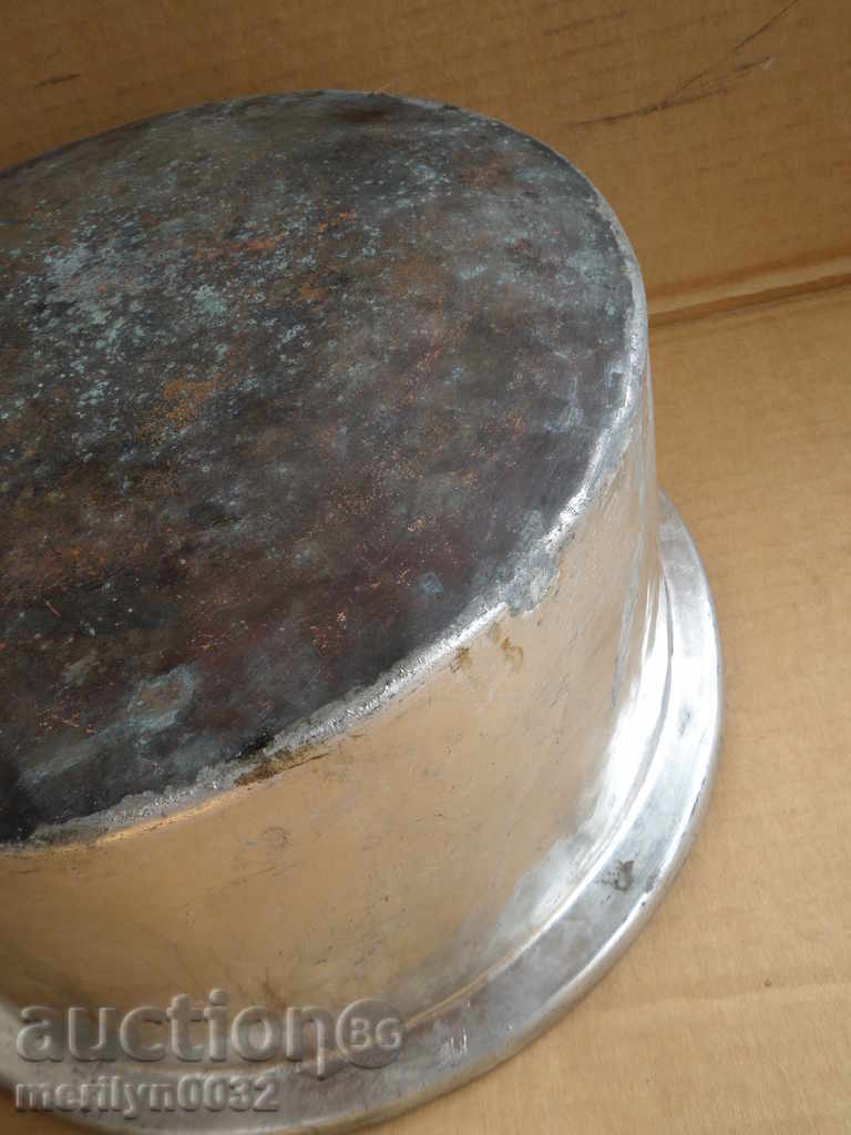 An old tinned pot, a baker's copper pot with lid - 5 An old tinned pot, a baker's copper pot with lid - 5