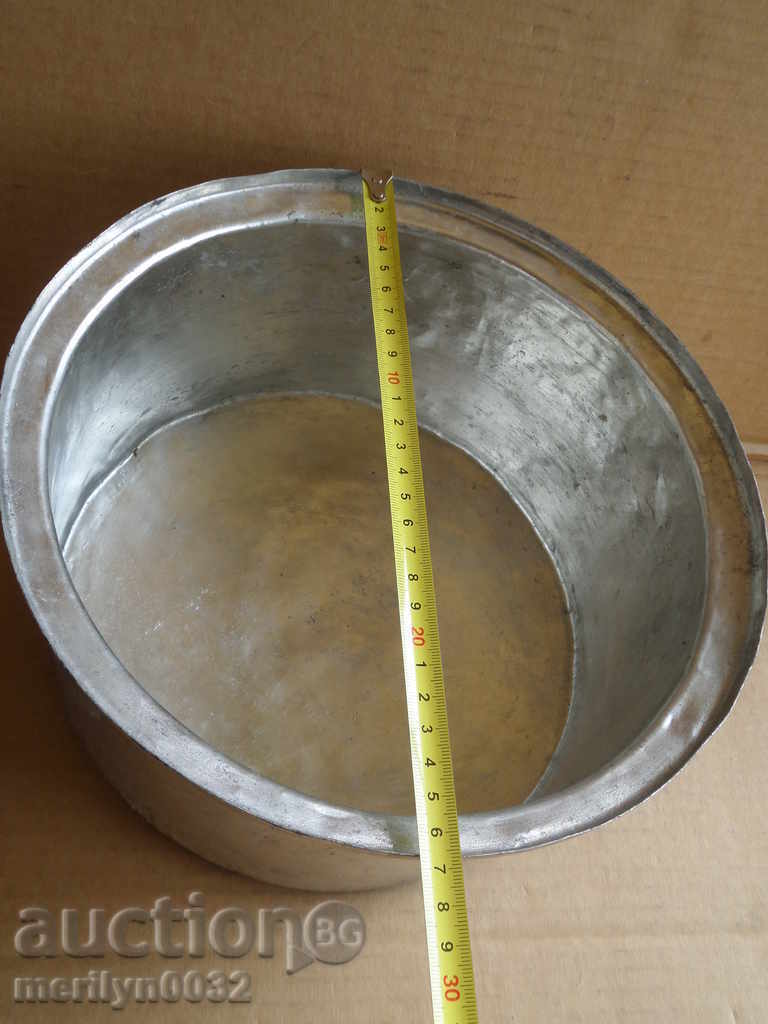 An old tinned pot, a baker's copper pot with lid - 7 An old tinned pot, a baker's copper pot with lid - 7