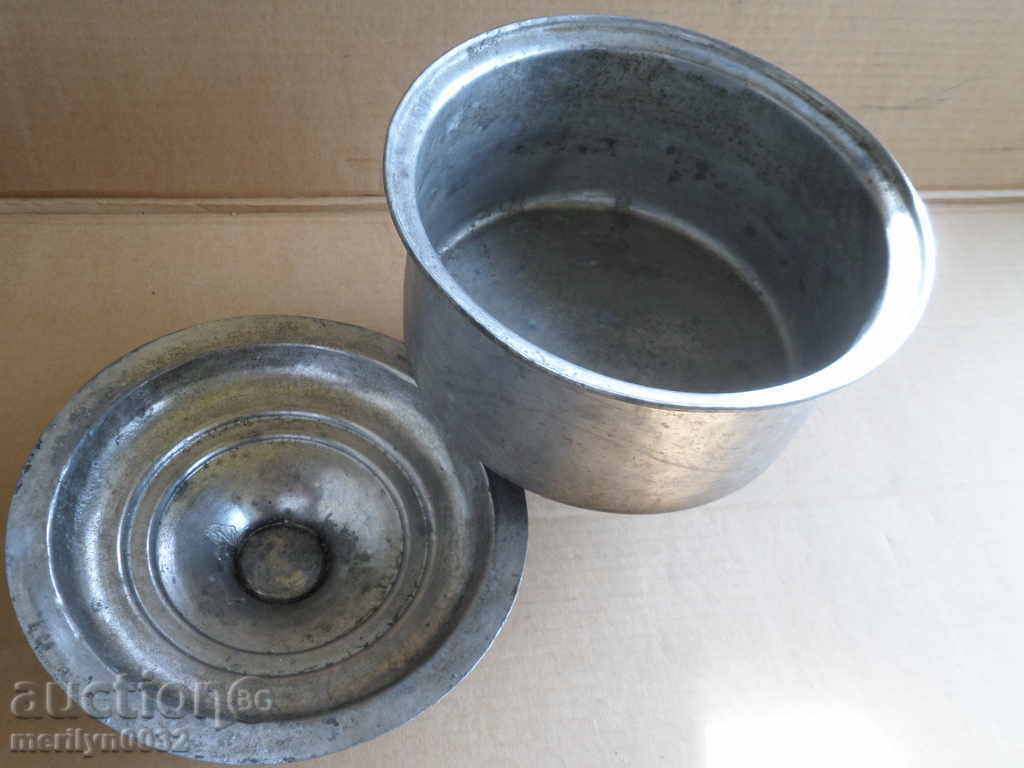 An old tinned pot, a baker's copper pot with lid with price 89.00 BGN | € 45.50 An old tinned pot, a baker's copper pot with lid with price 89.00 BGN | € 45.50