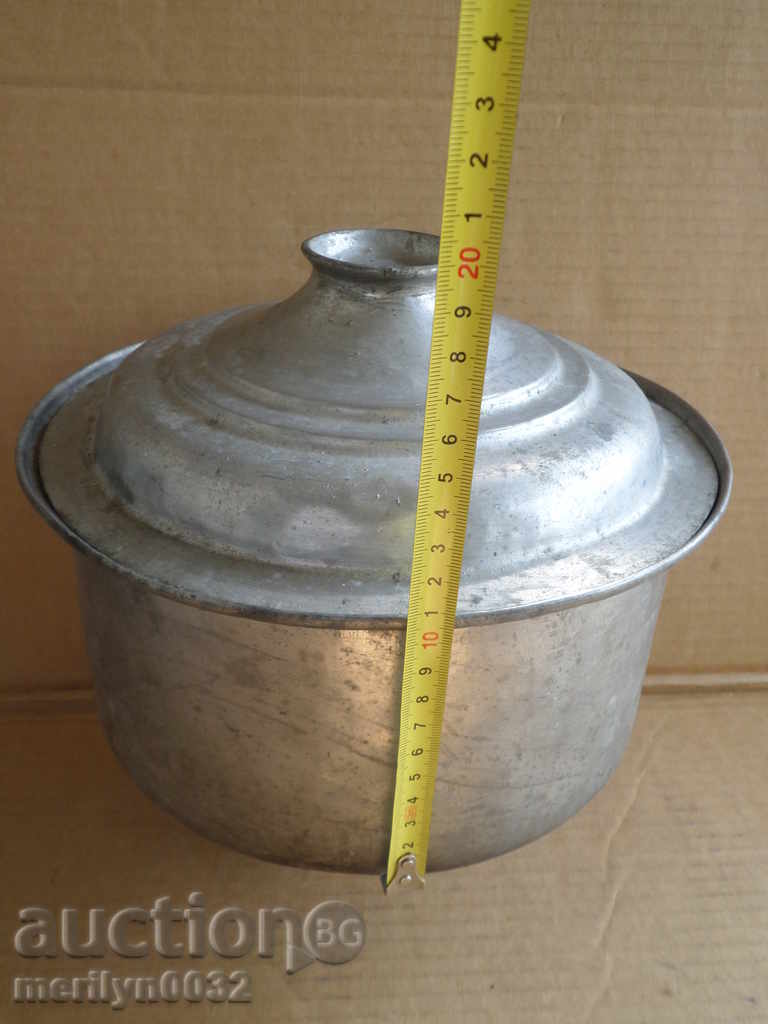 An old tinned pot, a baker's copper pot with lid - 5 An old tinned pot, a baker's copper pot with lid - 5