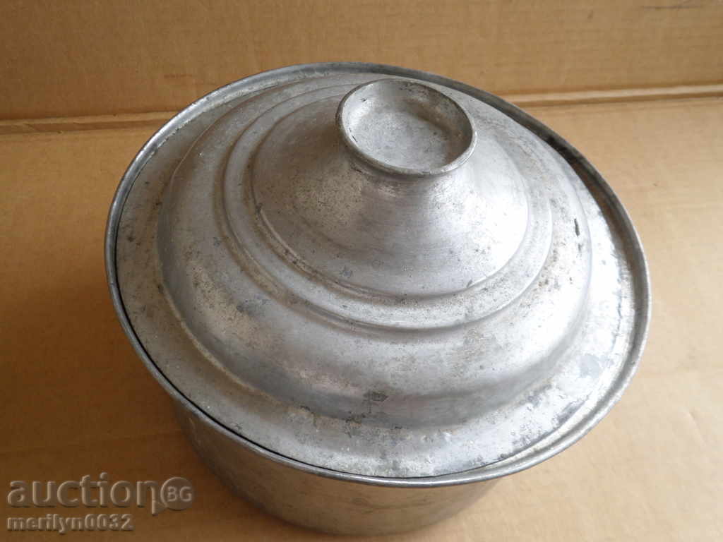An old tinned pot, a baker's copper pot with lid - 6 An old tinned pot, a baker's copper pot with lid - 6