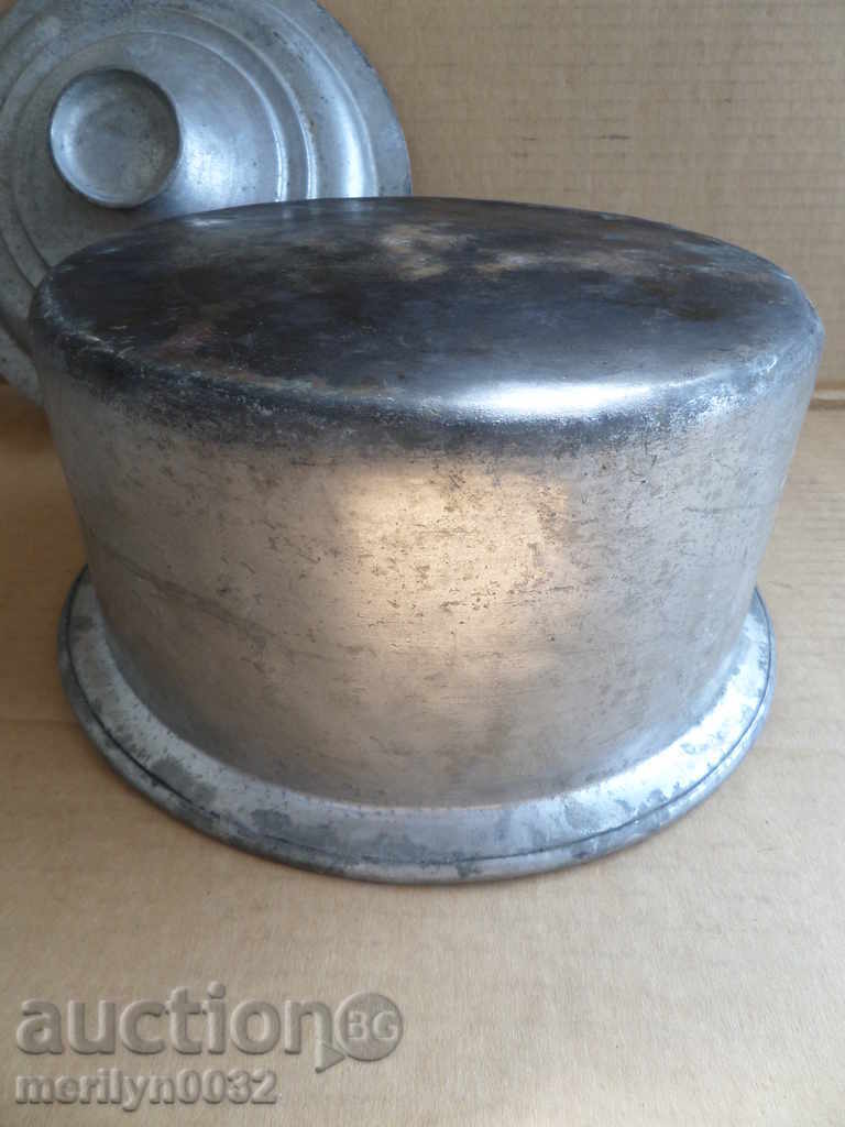 An old tinned pot, a baker's copper pot with lid - 7 An old tinned pot, a baker's copper pot with lid - 7