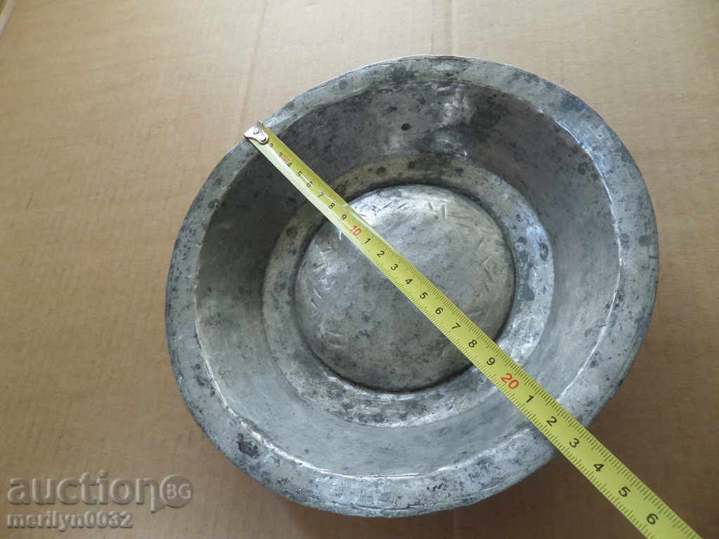 Delivery of Ancient tin tin, saucer, bowl, tass, copper pot, baker Delivery of Ancient tin tin, saucer, bowl, tass, copper pot, baker