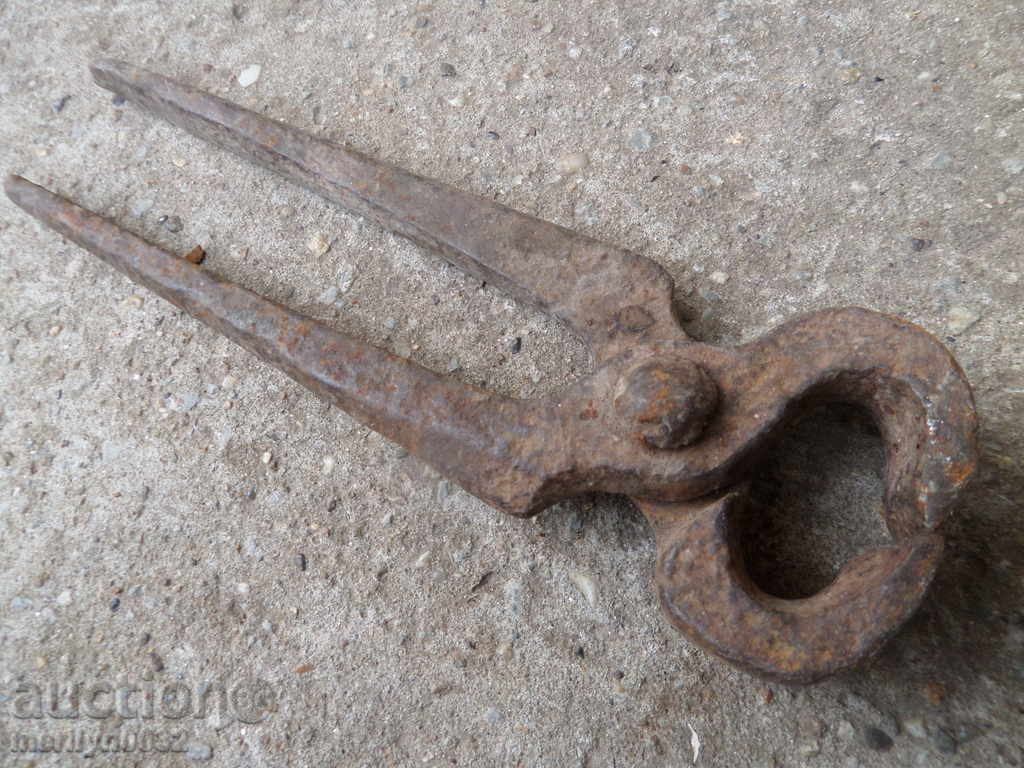 Old pliers, wrought iron, wrought iron, with price 20.00 BGN | € 10.23