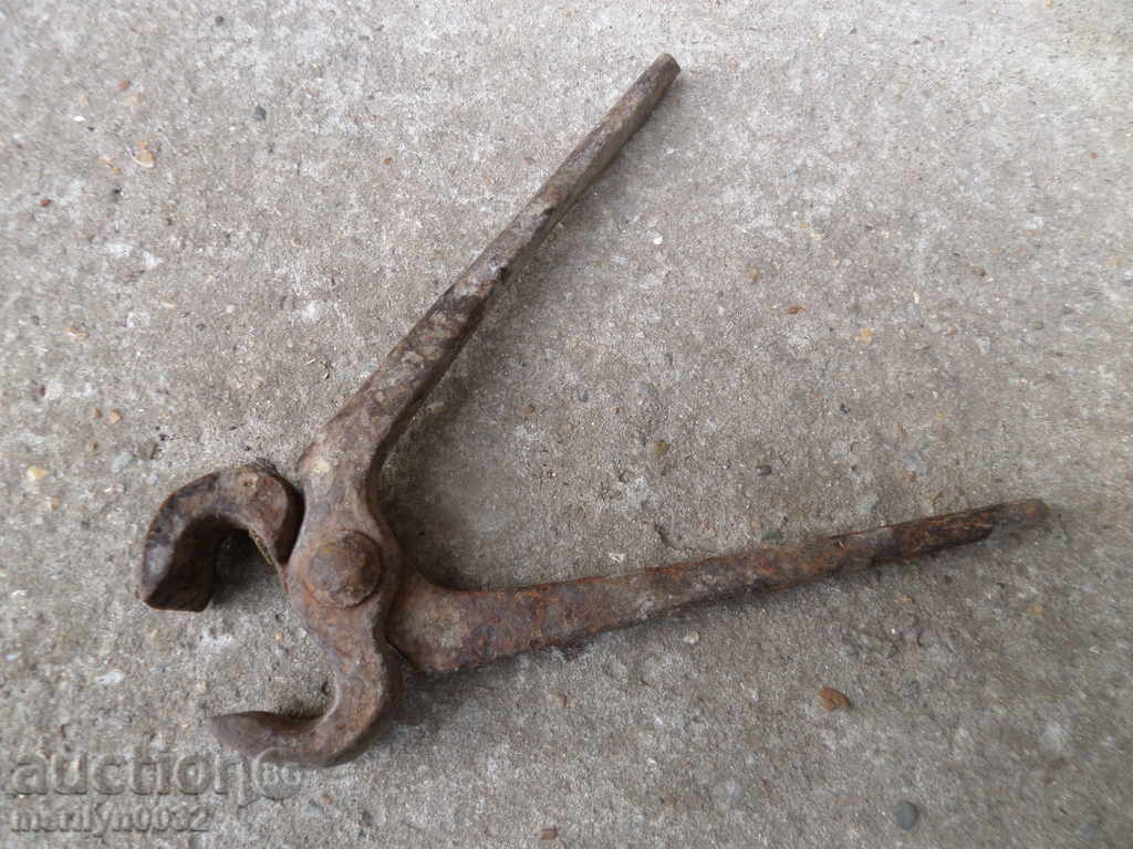 Auction  Old pliers, wrought iron, wrought iron,