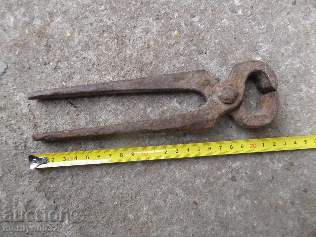 Delivery of Old pliers, wrought iron, wrought iron,
