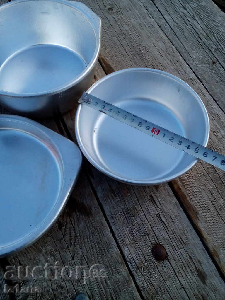 Aluminum pans, kettles - 5 Aluminum pans, kettles - 5