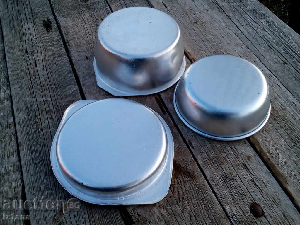 Aluminum pans, kettles - 6 Aluminum pans, kettles - 6