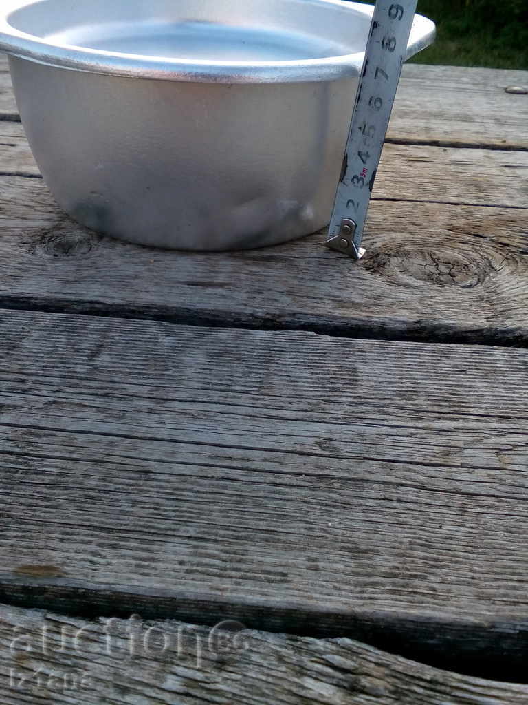 Aluminum pans, kettles - 7 Aluminum pans, kettles - 7