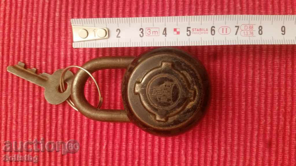 Auction Old hollow padlock. Auction Old hollow padlock.