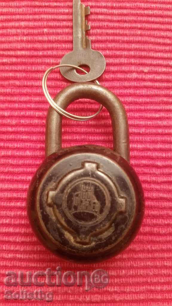 Delivery of Old hollow padlock. Delivery of Old hollow padlock.