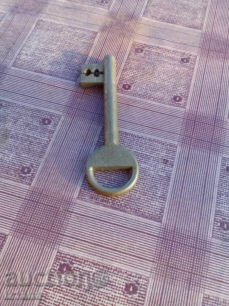 cheie de bronz antice cu preț 9.00 BGN | € 4.60