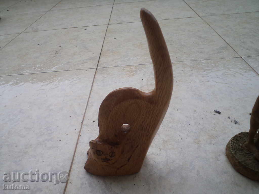 2 wooden statuettes with price 14.99 BGN | € 7.66 2 wooden statuettes with price 14.99 BGN | € 7.66