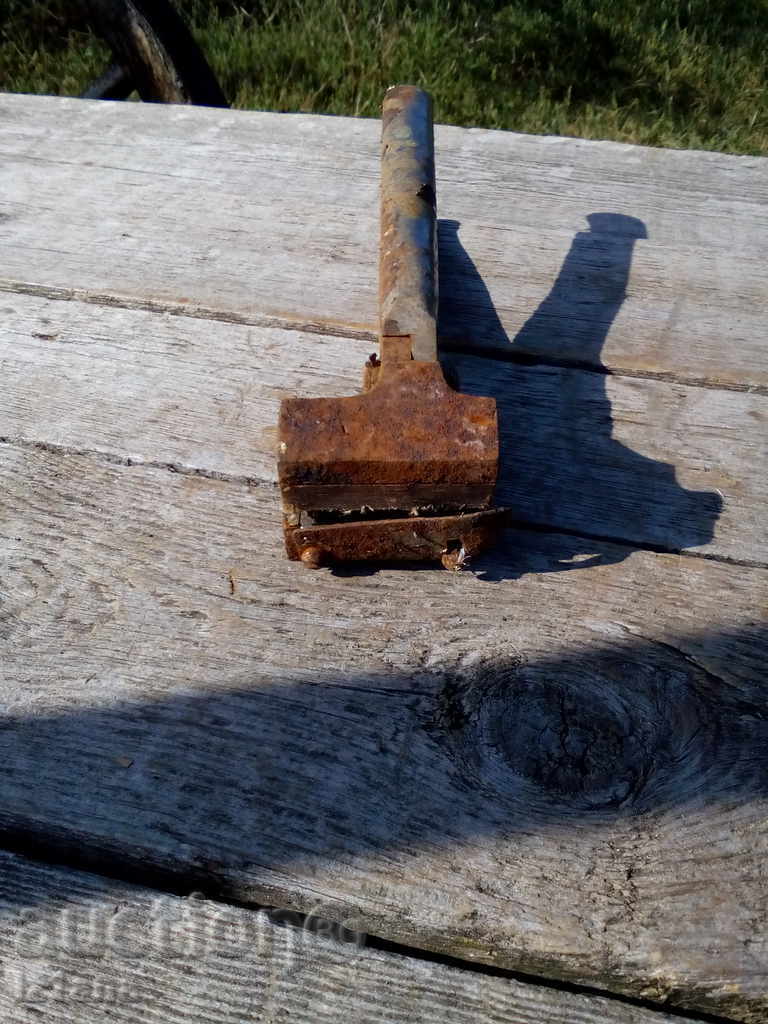 Old pliers with price 12.00 BGN | € 6.14