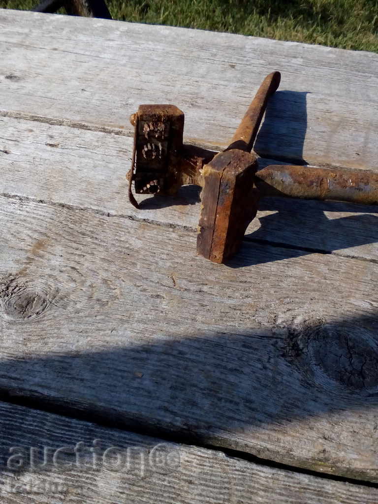 Delivery of Old pliers