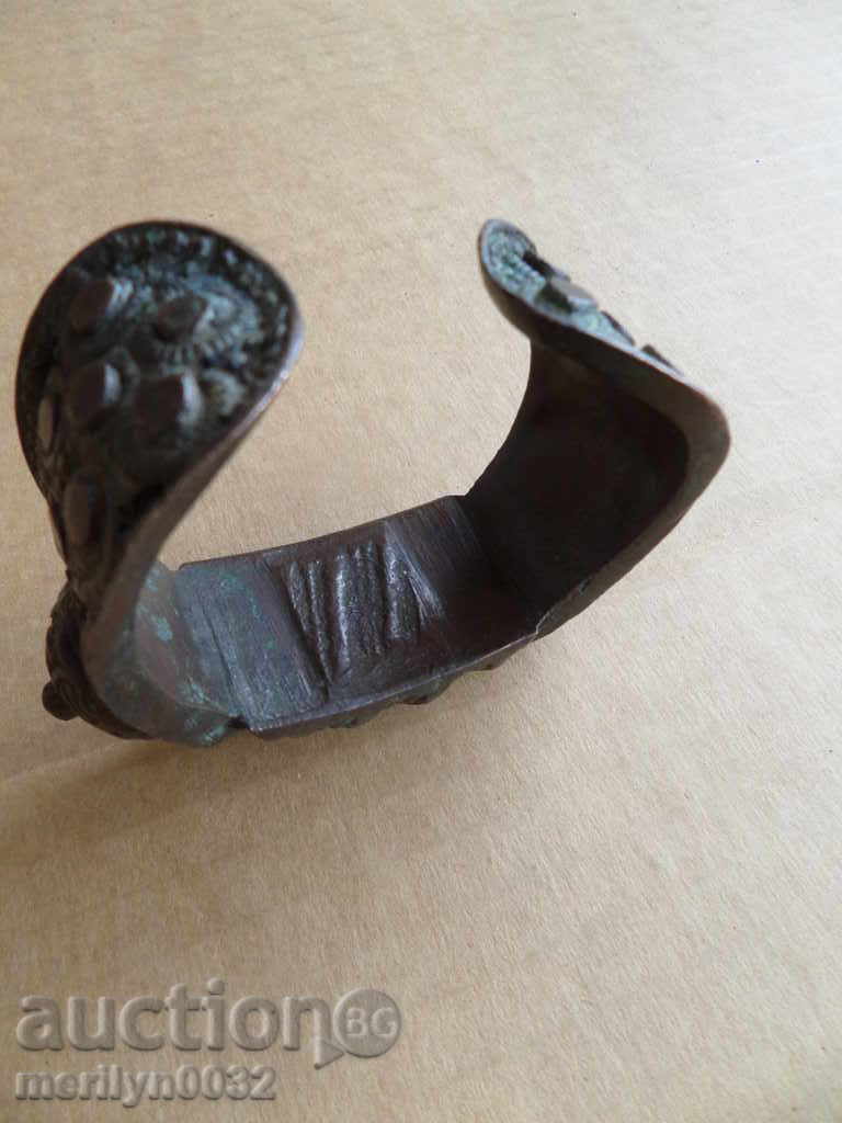 Auction  Revival bracelet slingshot, ornament, jewelry